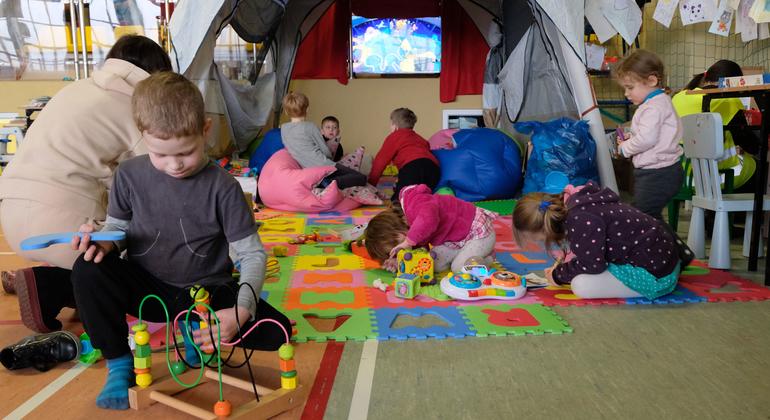 Ukraine: UNESCO’s response to children’s education needs | UN News – Migrants and Refugees