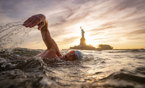 UNEP oceans advocate Lewis Pugh on epic Hudson swim to highlight importance of river health | UN News – Global perspective Human stories