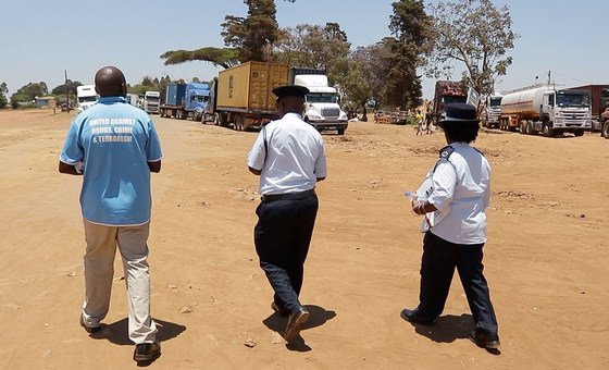 Malawi: Truck drivers learn about risks of human trafficking | UN News – Global perspective Human stories